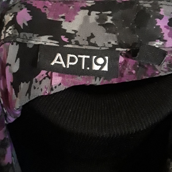 Blouce - Picture 2 of 2